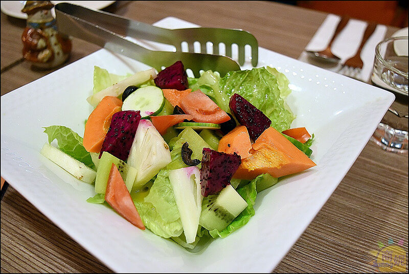 台中西區美食平價義式料理。曼蒂在家義大利麵。餐點好吃有家的溫馨高CP值讓人想再回訪。寵物友善餐廳