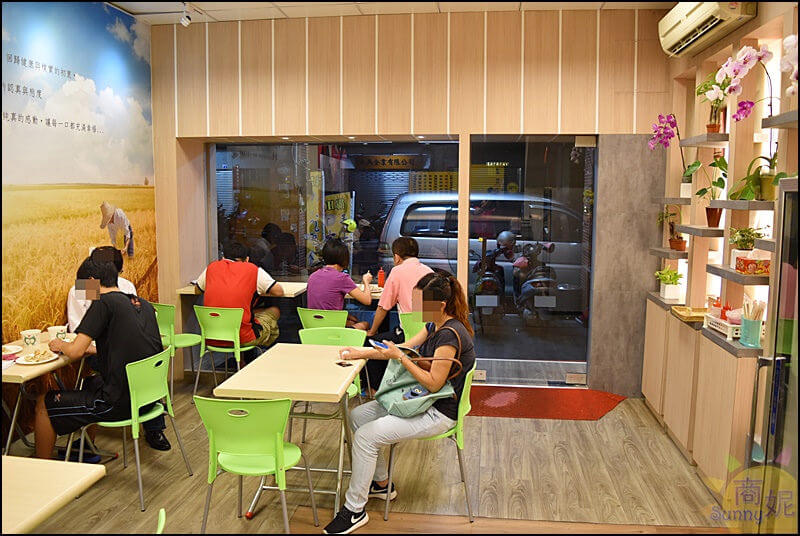 台中新開幕好吃水餃。OH霸手工大水餃。創意口味手工現包超級大水餃皮薄餡多還有包入高湯凍一吃成主顧(原向上市場小攤)