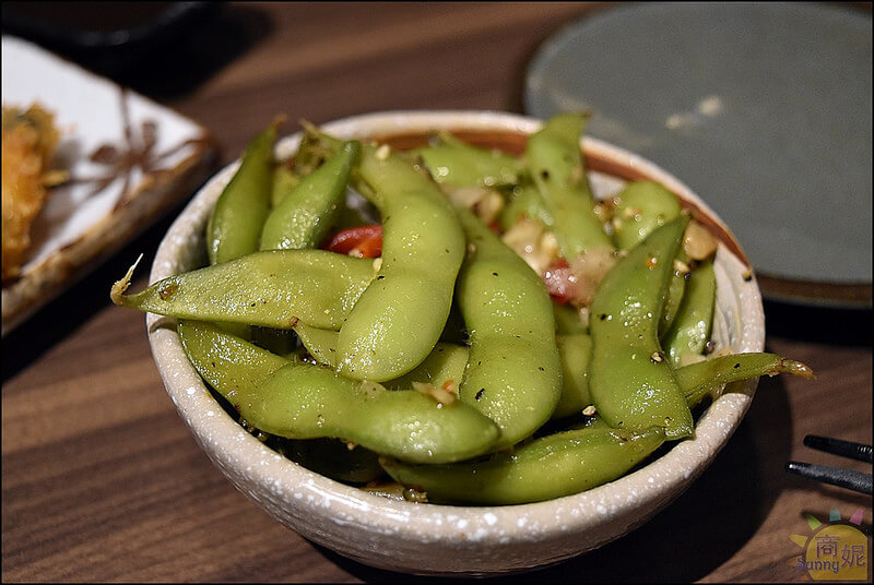 台中好吃鰻魚飯。御成町浪漫鰻屋老虎城店(附最新菜單)。鰻魚飯、丼飯通通大份量好好吃!!小菜湯品鰻魚醬汁免費續。本文登上奇摩首頁