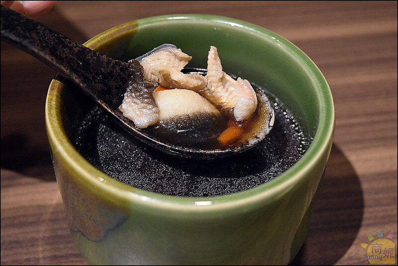 台中好吃鰻魚飯。御成町浪漫鰻屋老虎城店(附最新菜單)。鰻魚飯、丼飯通通大份量好好吃!!小菜湯品鰻魚醬汁免費續。本文登上奇摩首頁