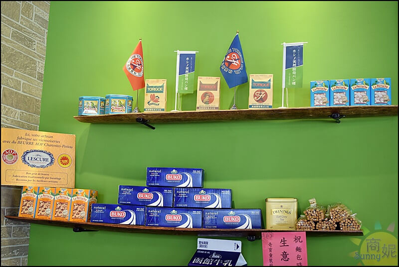台中新開幕好吃麵包店。麵包時刻忠明店。使用日本鳥越麵粉法國藍絲可奶油手工製作少油少鹽少糖的健康美味麵包。本文登上奇摩首頁