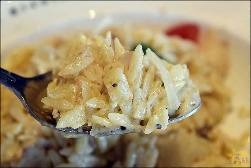台中美食興大周邊新開幕好吃披薩義式料理。披薩工廠興大店。餐點份量足口味多工業風裝潢環境舒適聚會首選 台中美食興大周邊新開幕好吃披薩義式料理。披薩工廠興大店。餐點份量足口味多工業風裝潢環境舒適聚會首選