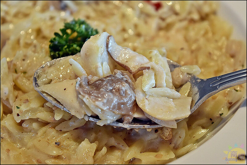 台中美食興大周邊新開幕好吃披薩義式料理。披薩工廠興大店。餐點份量足口味多工業風裝潢環境舒適聚會首選 台中美食興大周邊新開幕好吃披薩義式料理。披薩工廠興大店。餐點份量足口味多工業風裝潢環境舒適聚會首選