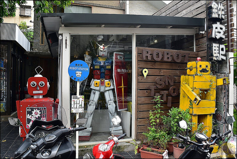 台中必訪主題餐廳。鐵皮駅ROBOT STATION(附最新菜單)。機器人大軍壓境!全新裝潢+新菜單=好看好拍又好吃的草悟道特色餐廳(寵物友善餐廳)
