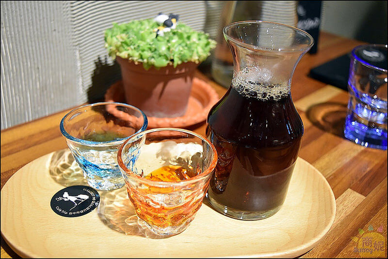 台中低調文青咖啡店。咖啡旅行Cafe Trip。精品咖啡、甜點品質超優推薦必點。窩一整天都不膩。寵物友善咖啡店(文末讀者優惠無期限)