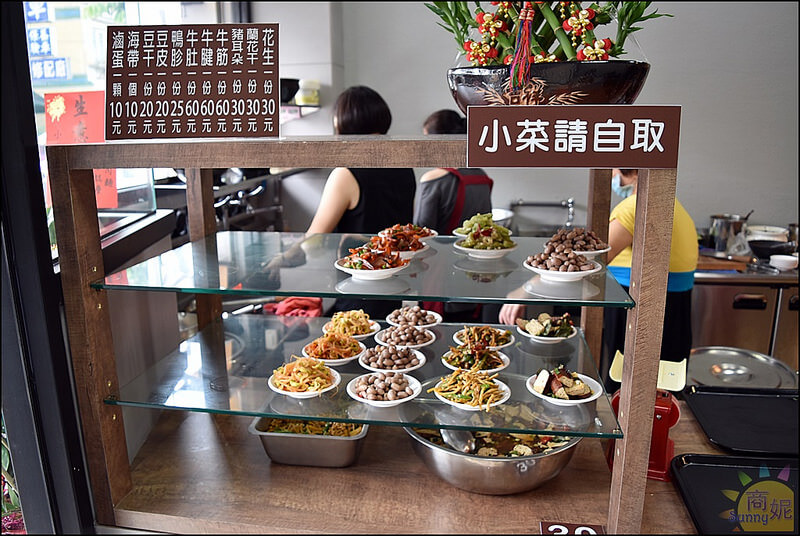 豐原超好吃牛肉麵。牛道精燉牛肉麵。全台中唯一台灣牛清燉牛腩麵,不論湯頭還是肉質都是一級棒!限量供應推薦必點。本文登上奇摩首頁 豐原超好吃牛肉麵。牛道精燉牛肉麵。全台中唯一台灣牛清燉牛腩麵,不論湯頭還是肉質都是一級棒!限量供應推薦必點。本文登上奇摩首頁