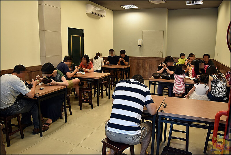 豐原超好吃牛肉麵。牛道精燉牛肉麵。全台中唯一台灣牛清燉牛腩麵,不論湯頭還是肉質都是一級棒!限量供應推薦必點。本文登上奇摩首頁 豐原超好吃牛肉麵。牛道精燉牛肉麵。全台中唯一台灣牛清燉牛腩麵,不論湯頭還是肉質都是一級棒!限量供應推薦必點。本文登上奇摩首頁