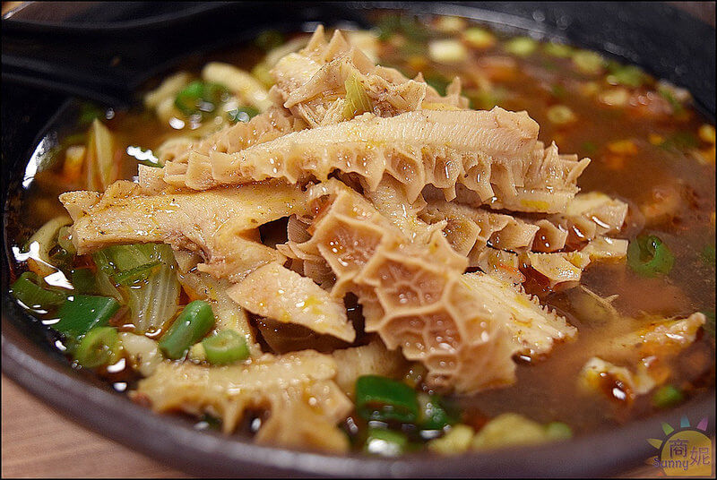 豐原超好吃牛肉麵。牛道精燉牛肉麵。全台中唯一台灣牛清燉牛腩麵,不論湯頭還是肉質都是一級棒!限量供應推薦必點。本文登上奇摩首頁 豐原超好吃牛肉麵。牛道精燉牛肉麵。全台中唯一台灣牛清燉牛腩麵,不論湯頭還是肉質都是一級棒!限量供應推薦必點。本文登上奇摩首頁