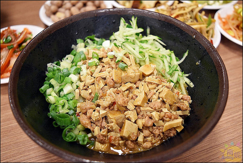 豐原超好吃牛肉麵。牛道精燉牛肉麵。全台中唯一台灣牛清燉牛腩麵,不論湯頭還是肉質都是一級棒!限量供應推薦必點。本文登上奇摩首頁 豐原超好吃牛肉麵。牛道精燉牛肉麵。全台中唯一台灣牛清燉牛腩麵,不論湯頭還是肉質都是一級棒!限量供應推薦必點。本文登上奇摩首頁