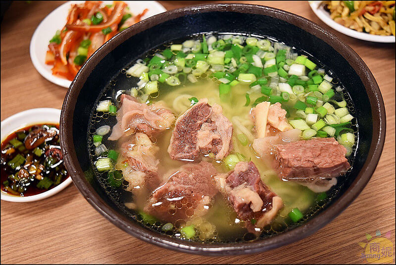 豐原超好吃牛肉麵。牛道精燉牛肉麵。全台中唯一台灣牛清燉牛腩麵,不論湯頭還是肉質都是一級棒!限量供應推薦必點。本文登上奇摩首頁 豐原超好吃牛肉麵。牛道精燉牛肉麵。全台中唯一台灣牛清燉牛腩麵,不論湯頭還是肉質都是一級棒!限量供應推薦必點。本文登上奇摩首頁