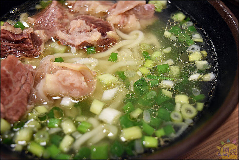 豐原超好吃牛肉麵。牛道精燉牛肉麵。全台中唯一台灣牛清燉牛腩麵,不論湯頭還是肉質都是一級棒!限量供應推薦必點。本文登上奇摩首頁 豐原超好吃牛肉麵。牛道精燉牛肉麵。全台中唯一台灣牛清燉牛腩麵,不論湯頭還是肉質都是一級棒!限量供應推薦必點。本文登上奇摩首頁