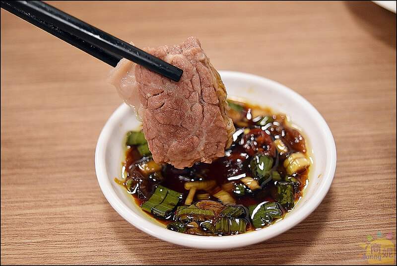 豐原超好吃牛肉麵。牛道精燉牛肉麵。全台中唯一台灣牛清燉牛腩麵,不論湯頭還是肉質都是一級棒!限量供應推薦必點。本文登上奇摩首頁 豐原超好吃牛肉麵。牛道精燉牛肉麵。全台中唯一台灣牛清燉牛腩麵,不論湯頭還是肉質都是一級棒!限量供應推薦必點。本文登上奇摩首頁