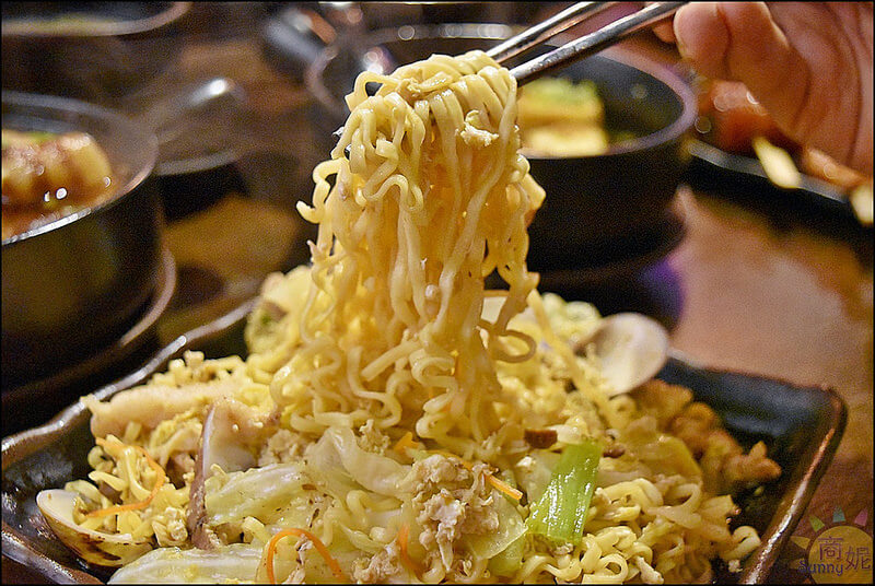 台中大里美食新開幕工業風串燒。餤 工業燒(附最新菜單)。深夜食堂宵夜新據點 台中大里美食新開幕工業風串燒。餤 工業燒(附最新菜單)。深夜食堂宵夜新據點