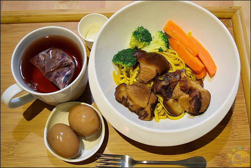 台中美食綠園道首見花香滷味。綠窩。小包裝乾式滷味添加有機玫瑰細膩熬煮健康清爽淡淡花香夏天吃好開胃!! 台中美食綠園道首見花香滷味。綠窩。小包裝乾式滷味添加有機玫瑰細膩熬煮健康清爽淡淡花香夏天吃好開胃!!
