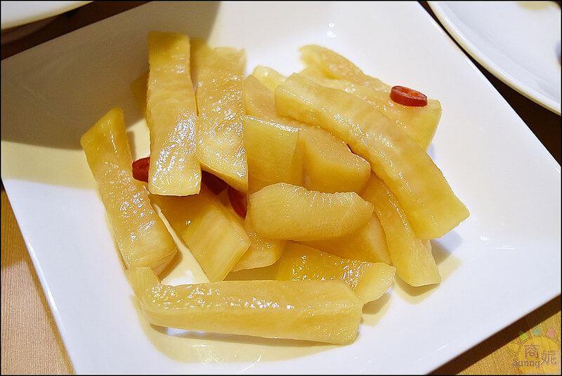 台中美食綠園道首見花香滷味。綠窩。小包裝乾式滷味添加有機玫瑰細膩熬煮健康清爽淡淡花香夏天吃好開胃!! 台中美食綠園道首見花香滷味。綠窩。小包裝乾式滷味添加有機玫瑰細膩熬煮健康清爽淡淡花香夏天吃好開胃!!