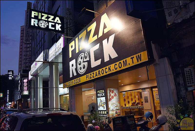 台中好吃披薩專賣店。義大利人開的夠道地!搖滾披薩Pizza Rock崇德店。自然發酵餅皮、九種起司、十多種香料、21種口味、手工現做天天吃都不膩 台中好吃披薩專賣店。義大利人開的夠道地!搖滾披薩Pizza Rock崇德店。自然發酵餅皮、九種起司、十多種香料、21種口味、手工現做天天吃都不膩