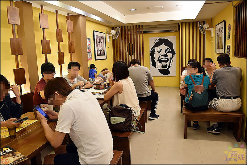 台中好吃披薩專賣店。義大利人開的夠道地!搖滾披薩Pizza Rock崇德店。自然發酵餅皮、九種起司、十多種香料、21種口味、手工現做天天吃都不膩 台中好吃披薩專賣店。義大利人開的夠道地!搖滾披薩Pizza Rock崇德店。自然發酵餅皮、九種起司、十多種香料、21種口味、手工現做天天吃都不膩