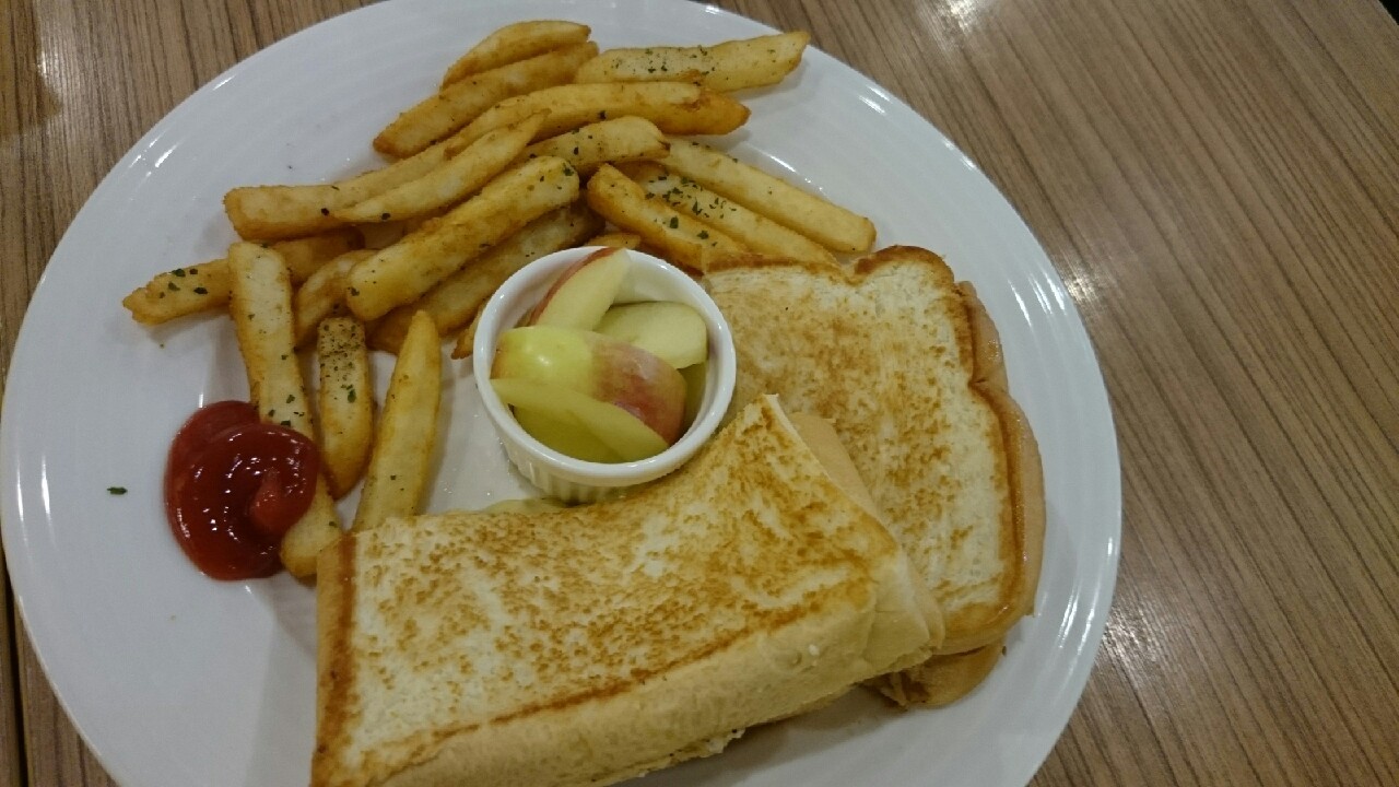 鯊魚咬吐司