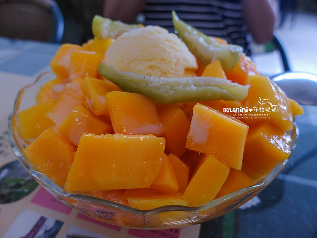 【埔里小吃美食】埔里維美冰品食堂@麵食館超讚的芒果爽！滿滿的芒果-小吃