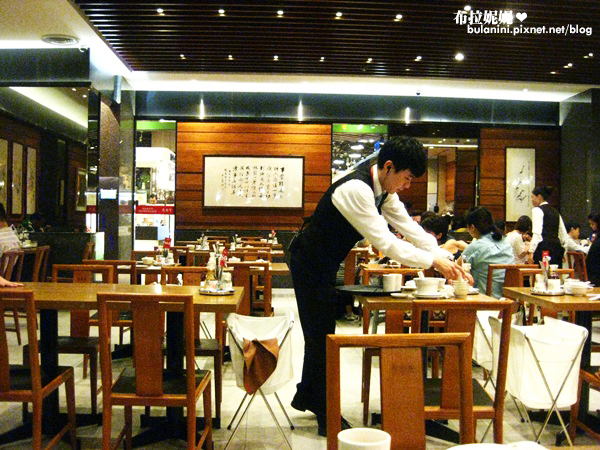  【台中美食】鼎泰豐小籠包@食記．無限次訪！永遠都吃不膩～-小龍包