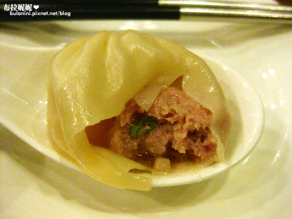  【台中美食】鼎泰豐小籠包@食記．無限次訪！永遠都吃不膩～-小龍包