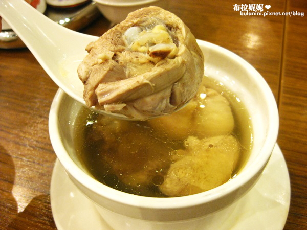  【台中美食】鼎泰豐小籠包@食記．無限次訪！永遠都吃不膩～-小龍包