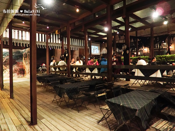  【台中美食餐廳】金色三麥-台中市政店@萬聖節氣氛！與好友的週六夜晚-台中