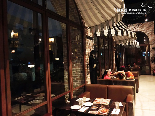  【台中美食餐廳】金色三麥-台中市政店@萬聖節氣氛！與好友的週六夜晚-台中