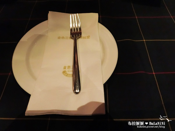  【台中美食餐廳】金色三麥-台中市政店@萬聖節氣氛！與好友的週六夜晚-台中