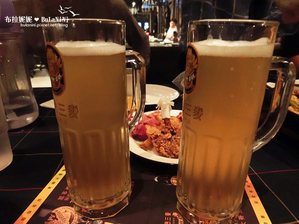  【台中美食餐廳】金色三麥-台中市政店@萬聖節氣氛！與好友的週六夜晚-台中