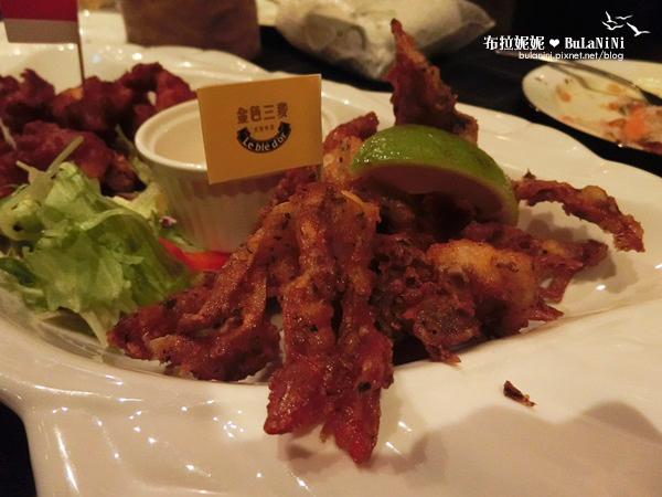  【台中美食餐廳】金色三麥-台中市政店@萬聖節氣氛！與好友的週六夜晚-台中