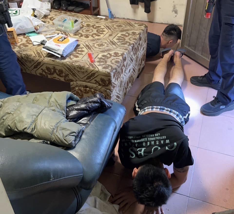 詐團誆供存摺月賺1萬 落求職陷阱遭軟禁半天-人頭帳戶 詐團誆供存摺月賺1萬 落求職陷阱遭軟禁半天-人頭帳戶