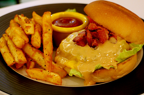 【羽諾食記】士林夜市美食~TEDDY'S BURGER 泰迪漢堡-士林
