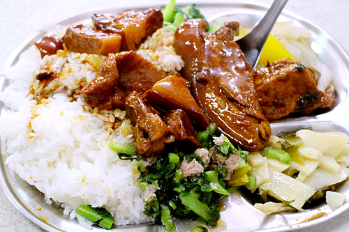 【羽諾食記】CP值爆表~臺中中正路小吃●古早味●爌肉飯-台中