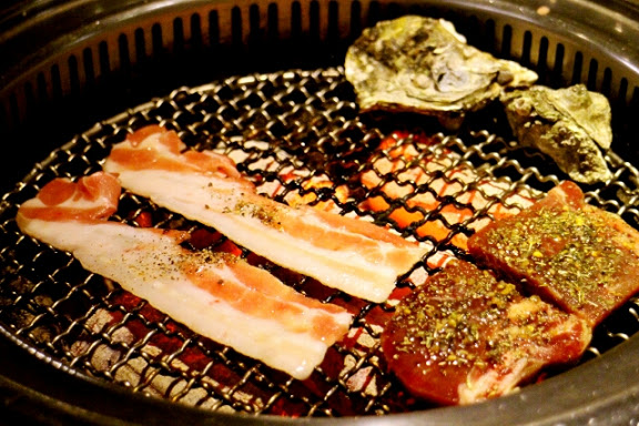 【羽諾食記】好客-音樂料理-現場LIVE演唱(市府店)●市政府捷運美食●火烤兩吃吃到飽-台北