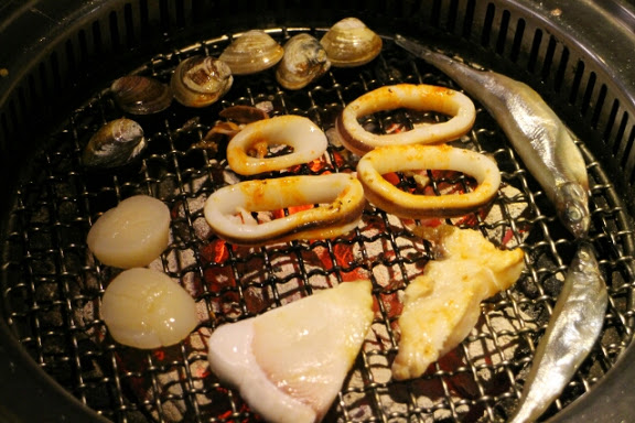 【羽諾食記】好客-音樂料理-現場LIVE演唱(市府店)●市政府捷運美食●火烤兩吃吃到飽-台北