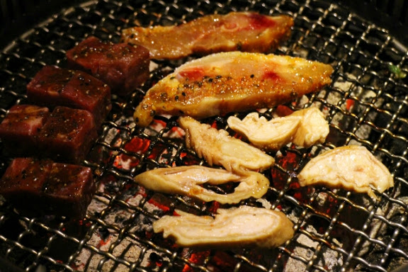 【羽諾食記】好客-音樂料理-現場LIVE演唱(市府店)●市政府捷運美食●火烤兩吃吃到飽-台北