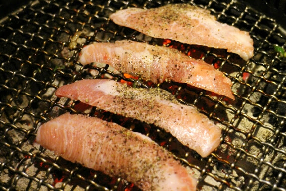 【羽諾食記】好客-音樂料理-現場LIVE演唱(市府店)●市政府捷運美食●火烤兩吃吃到飽-台北