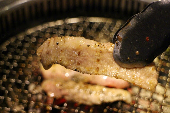 【羽諾食記】好客-音樂料理-現場LIVE演唱(市府店)●市政府捷運美食●火烤兩吃吃到飽-台北