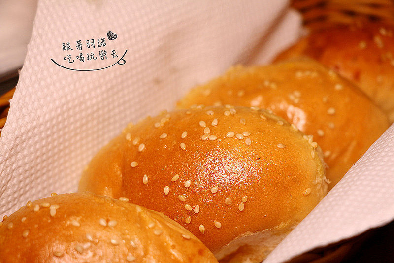 【羽諾食記】『Oliver歐利佛牛排館』❤約會/包場/聚會餐廳推薦❤永和牛排