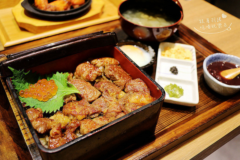 【羽諾食記】地表最強燒肉丼『開丼(微風松高店)』和牛級神様沙朗丼❤信義商圈微風松高
