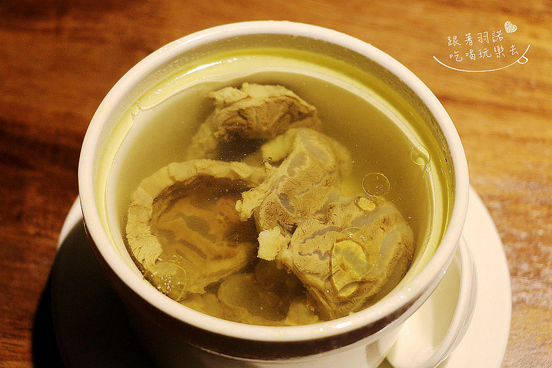 【羽諾食記】『五草車中華食館(忠孝店)』❤東區巷弄內五十多樣超精緻中式小吃❤