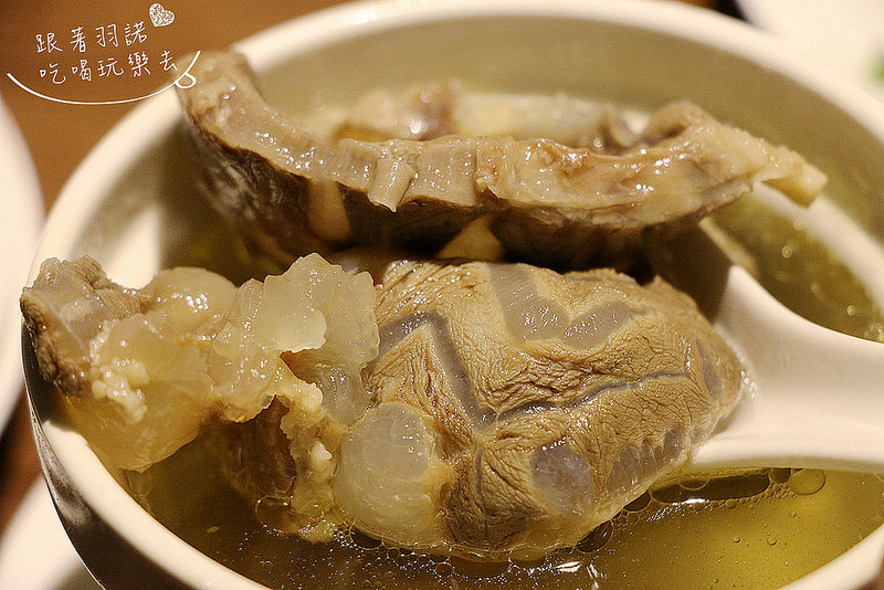 【羽諾食記】『五草車中華食館(忠孝店)』❤東區巷弄內五十多樣超精緻中式小吃❤