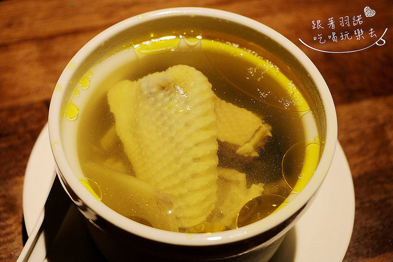 【羽諾食記】『五草車中華食館(忠孝店)』❤東區巷弄內五十多樣超精緻中式小吃❤