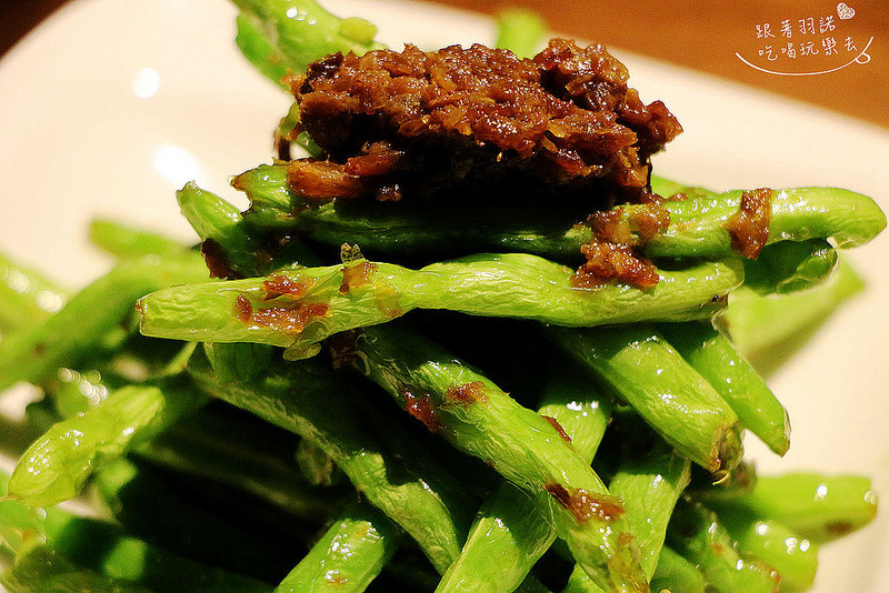 【羽諾食記】『五草車中華食館(忠孝店)』❤東區巷弄內五十多樣超精緻中式小吃❤