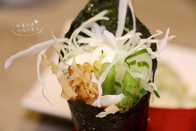  【羽諾食記】『CA rolls'美日式料理』 一次吃到美x中x日式三國料理的結合 舌尖上的超奢侈饗宴❤ 天母棒球場 台北美國學校加州捲推薦
