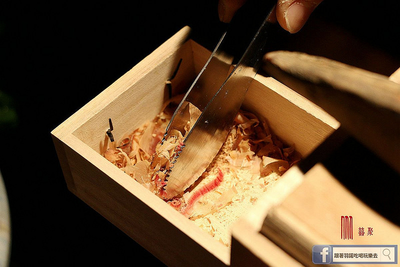 【羽諾食記】『囍聚精緻鍋物』❤超霸氣豐富海鮮盤+現殺石斑魚 讓滿滿海味滿足你的味蕾❤無添加味精&人工色素東區鍋物推薦