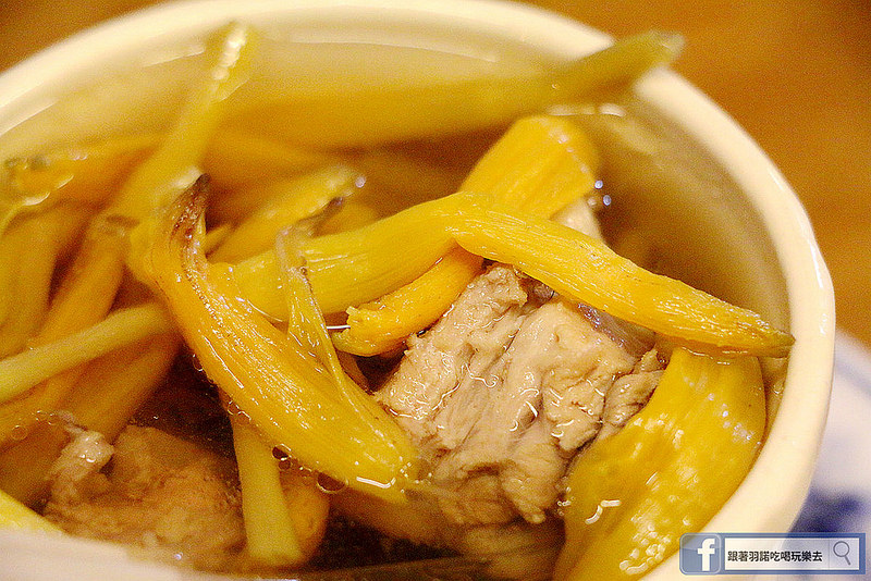 【羽諾食記】可口點心❤金針排骨湯 苦瓜排骨湯 肉粽 刈包樣樣都是經典的銅板美食❤宜蘭羅東深夜食堂/消夜推薦