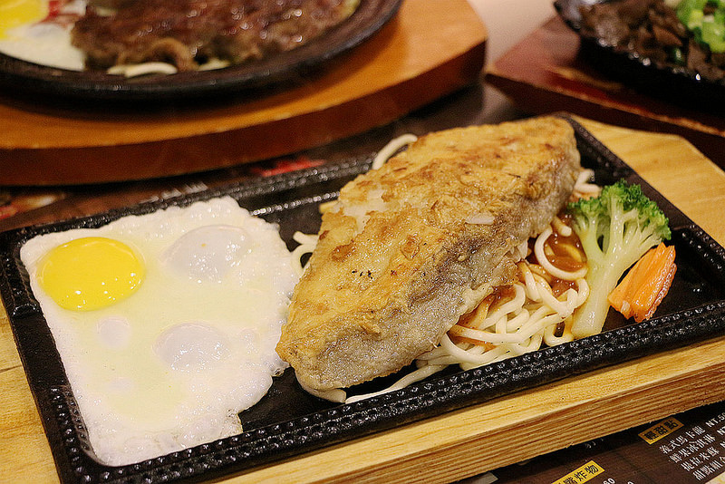 【羽諾食記】將軍碳烤牛排館❤比手大N倍的20 oz牛排❤台北中山區美食