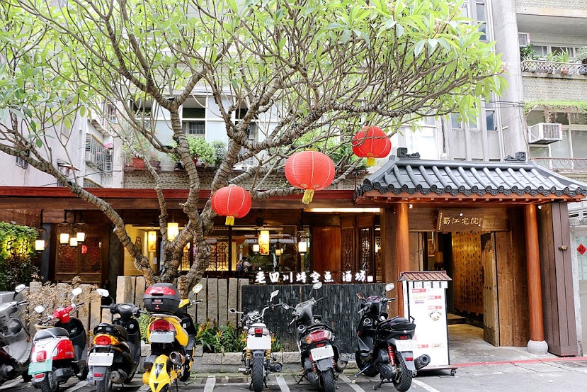 【羽諾食記】蜀江宅院-四川烤全魚 酒坊♥道地美味四川重慶烤魚♥國父紀念館站美食♥東區必吃美食